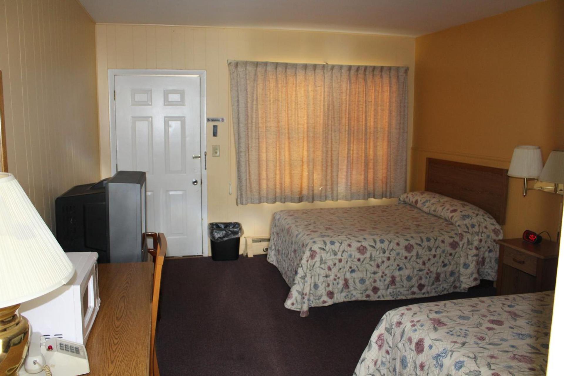 Crest Motel photo 12