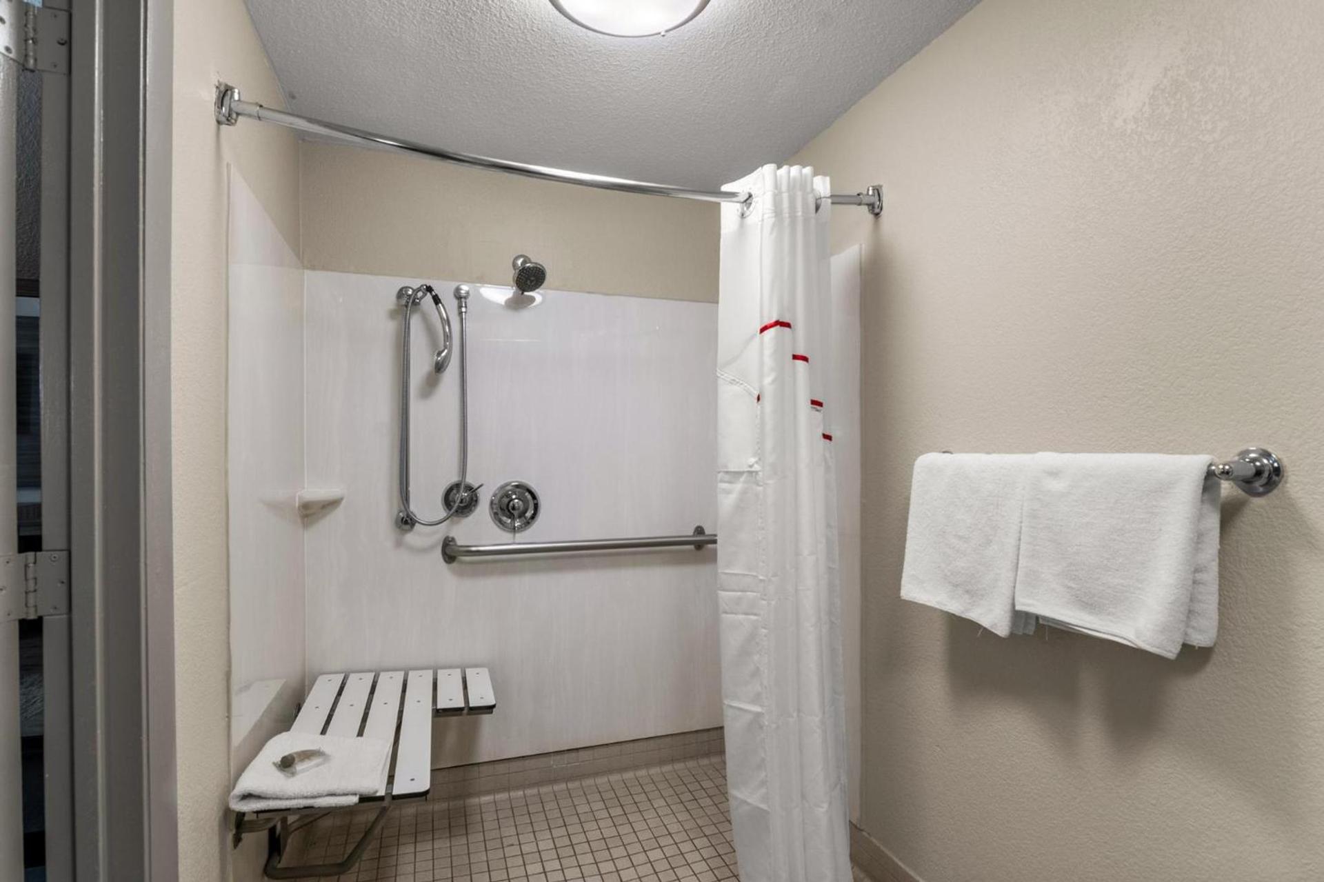 Red Roof Inn Enfield photo 20