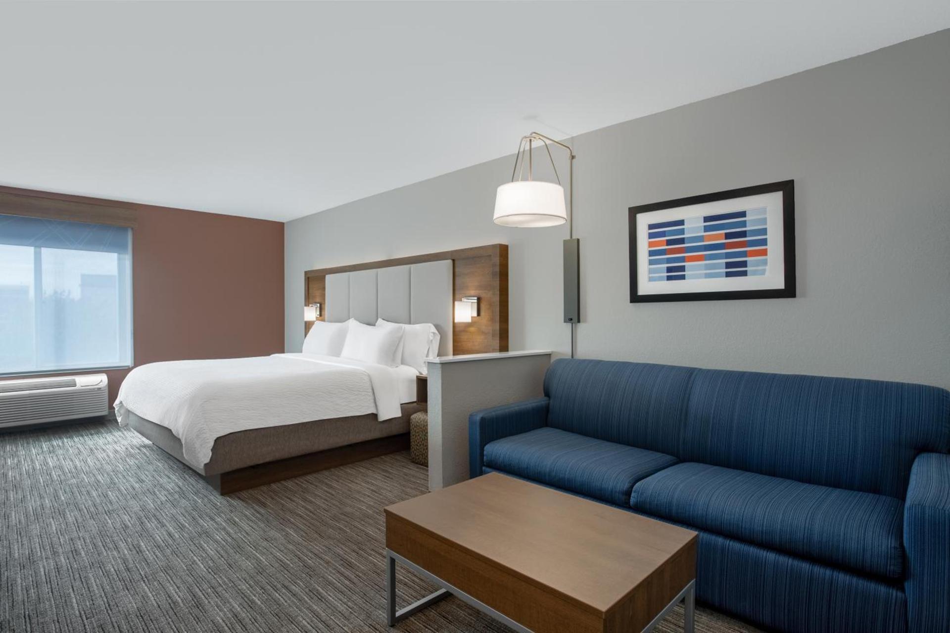Holiday Inn Express & Suites Clinton by IHG photo 11
