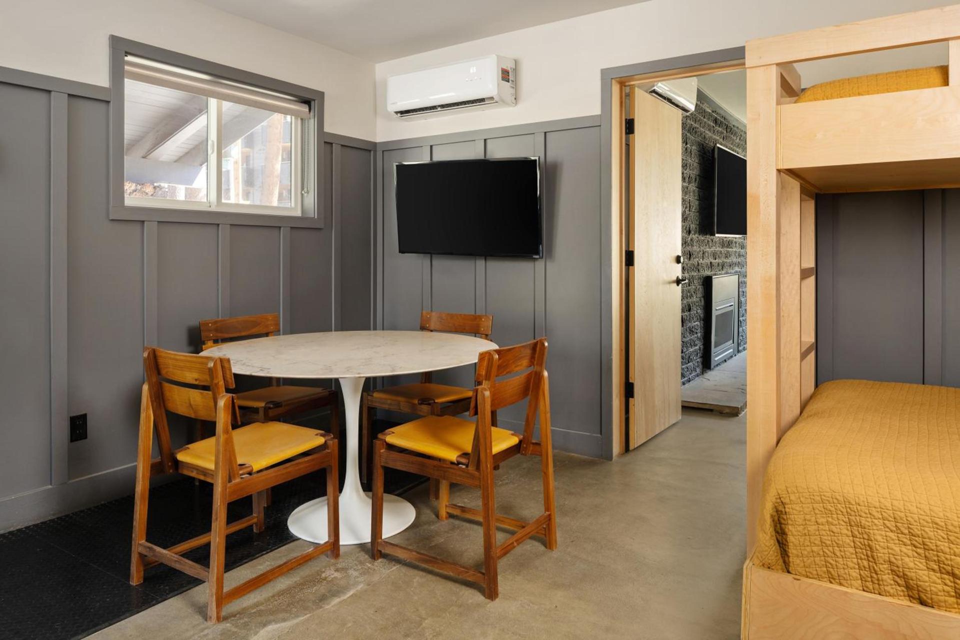 The Coachman Hotel photo 35