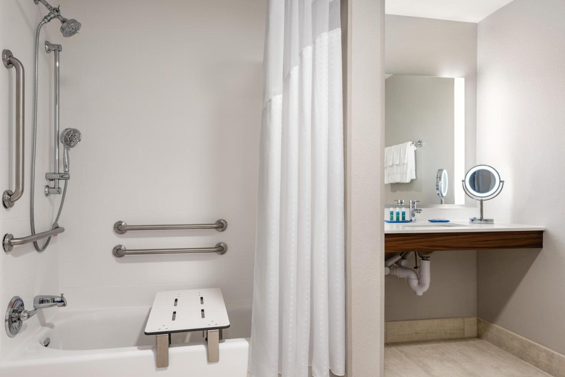 Holiday Inn Express & Suites - West Des Moines - Jordan Creek by IHG photo 4