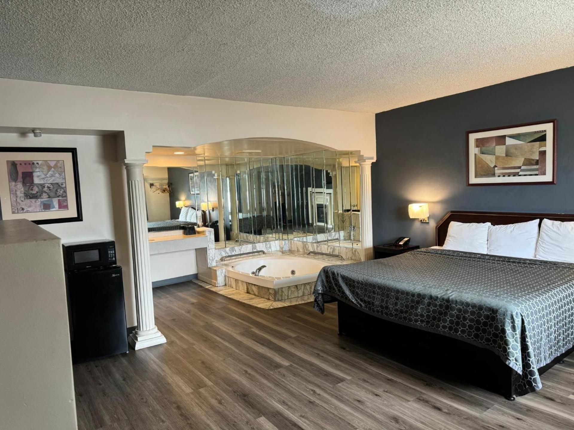 Express Inn-Rahway photo 2