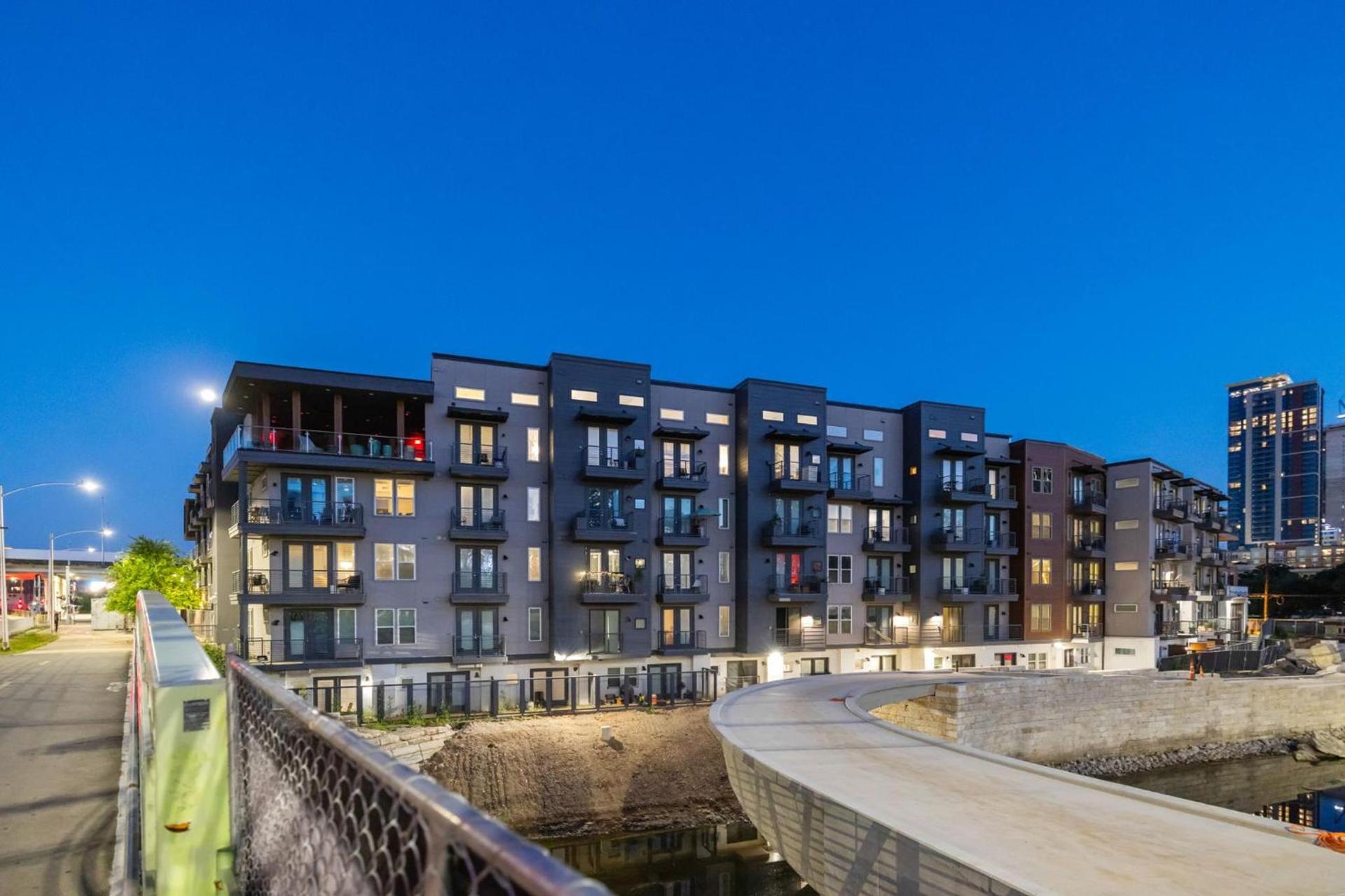 Placemakr Austin Downtown, Apartments by Hilton photo 3