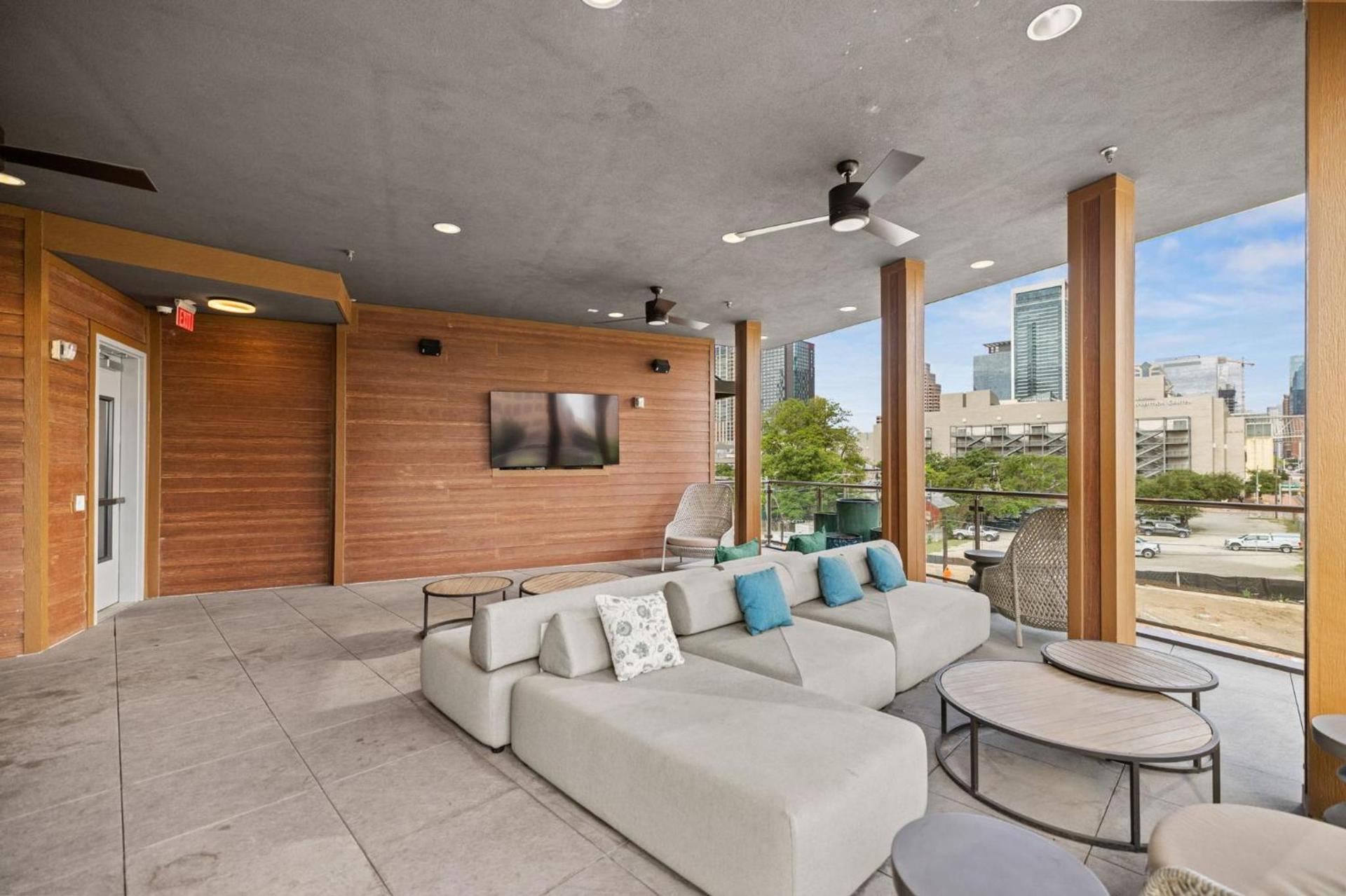 Placemakr Austin Downtown, Apartments by Hilton photo 6