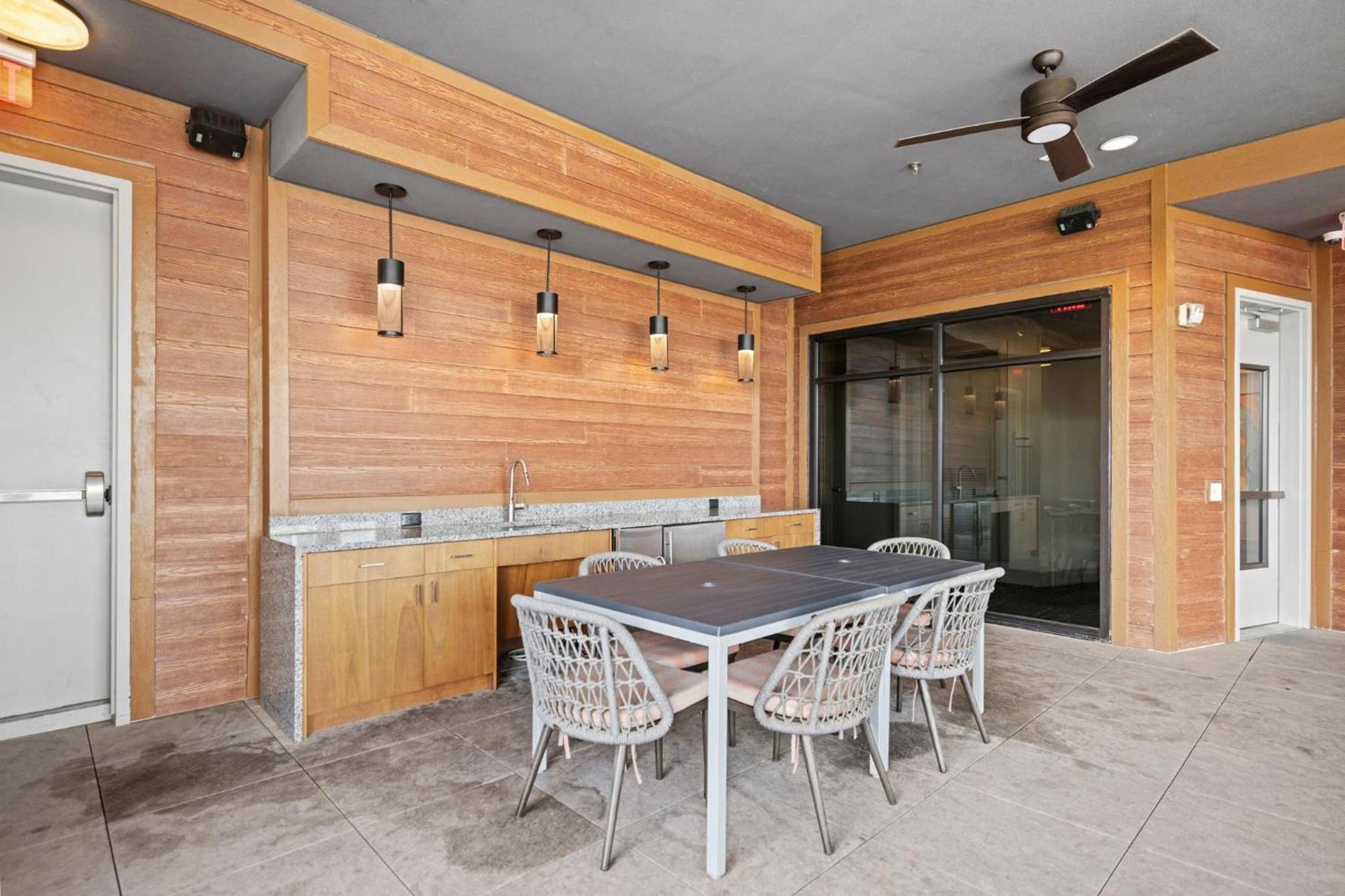 Placemakr Austin Downtown, Apartments by Hilton photo 14