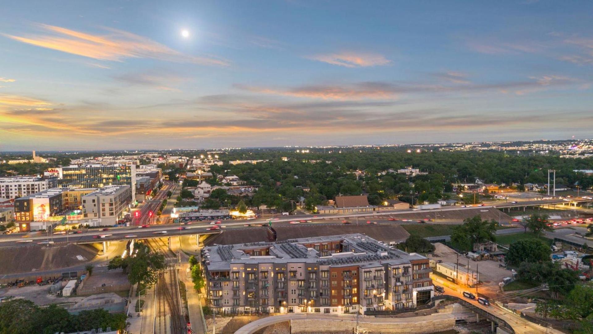 Placemakr Austin Downtown, Apartments by Hilton photo 24