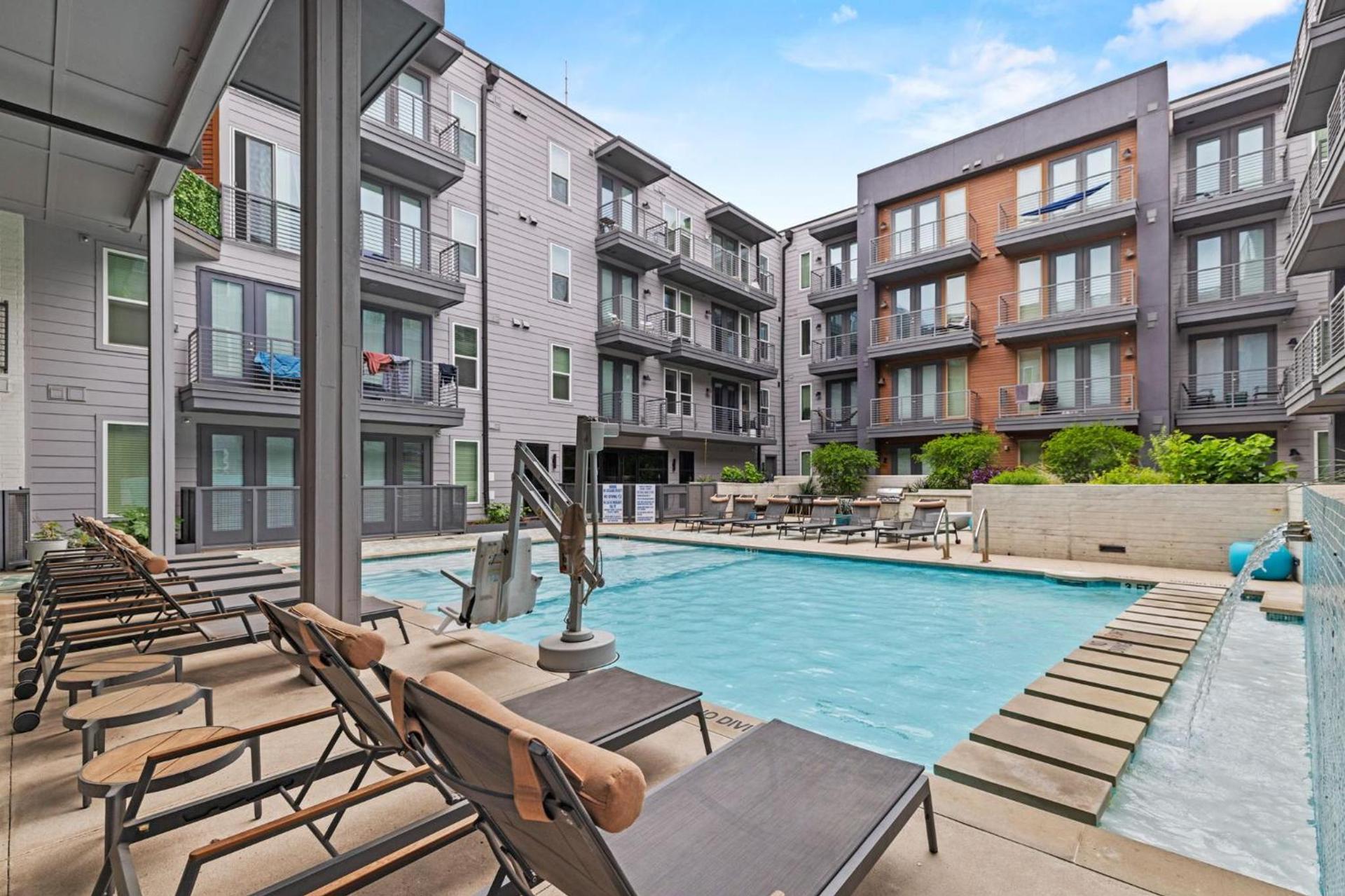 Placemakr Austin Downtown, Apartments by Hilton photo 2