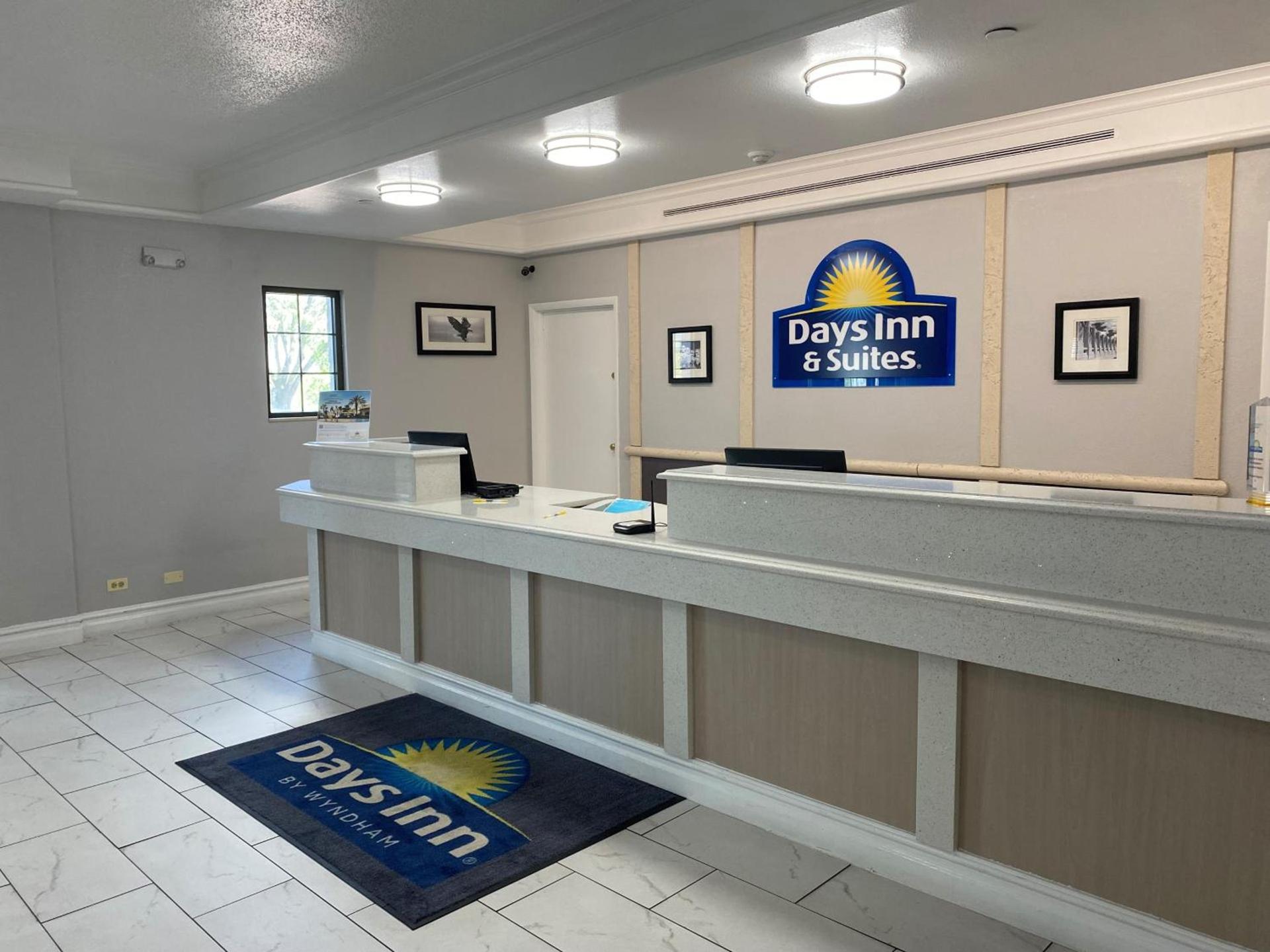 Days Inn & Suites by Wyndham Arlington Heights photo 63
