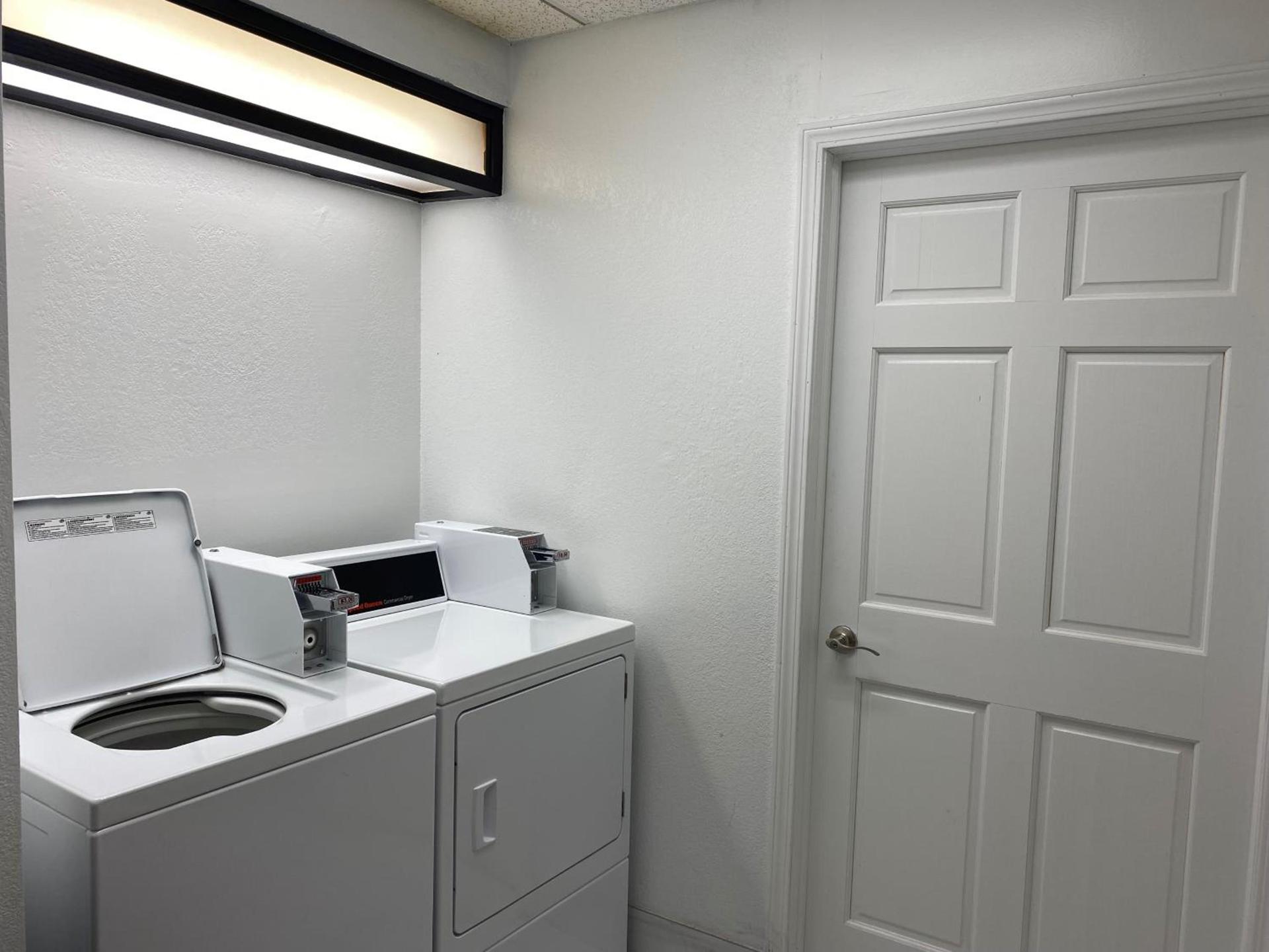 Days Inn & Suites by Wyndham Arlington Heights photo 60