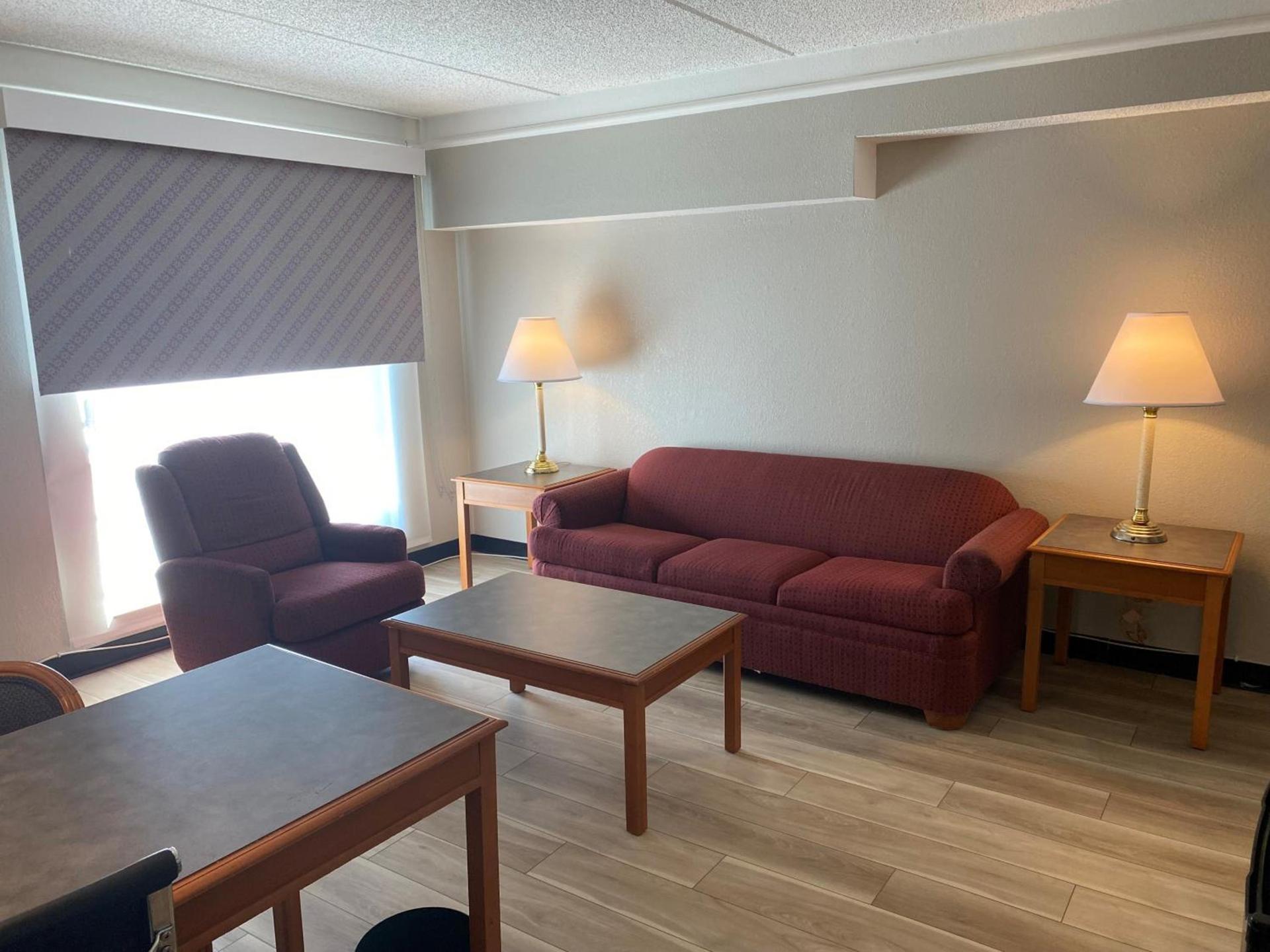 Days Inn & Suites by Wyndham Arlington Heights photo 69