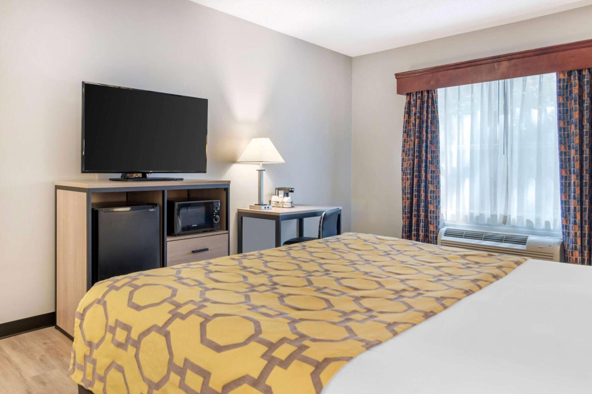 Baymont by Wyndham Kennesaw photo 8