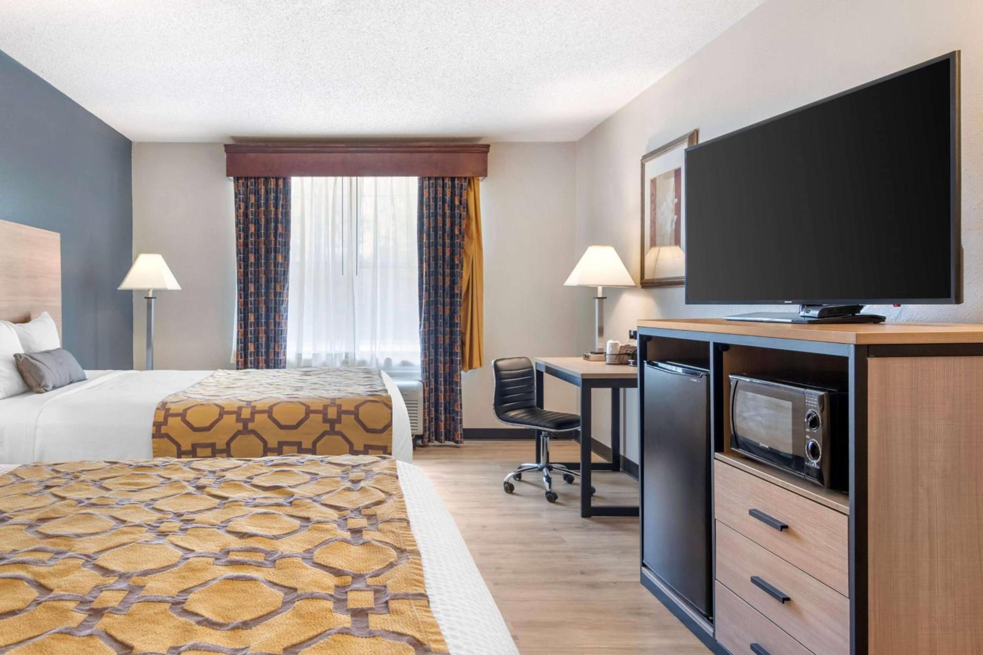 Baymont by Wyndham Kennesaw photo 10