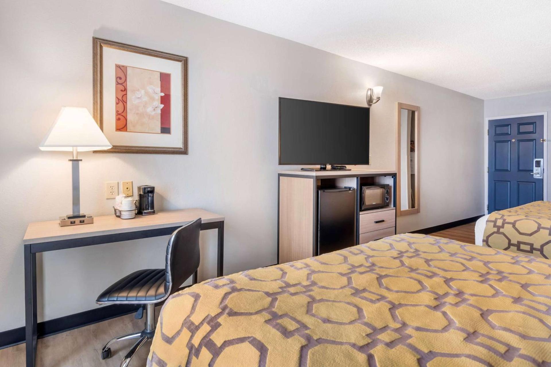 Baymont by Wyndham Kennesaw photo 11