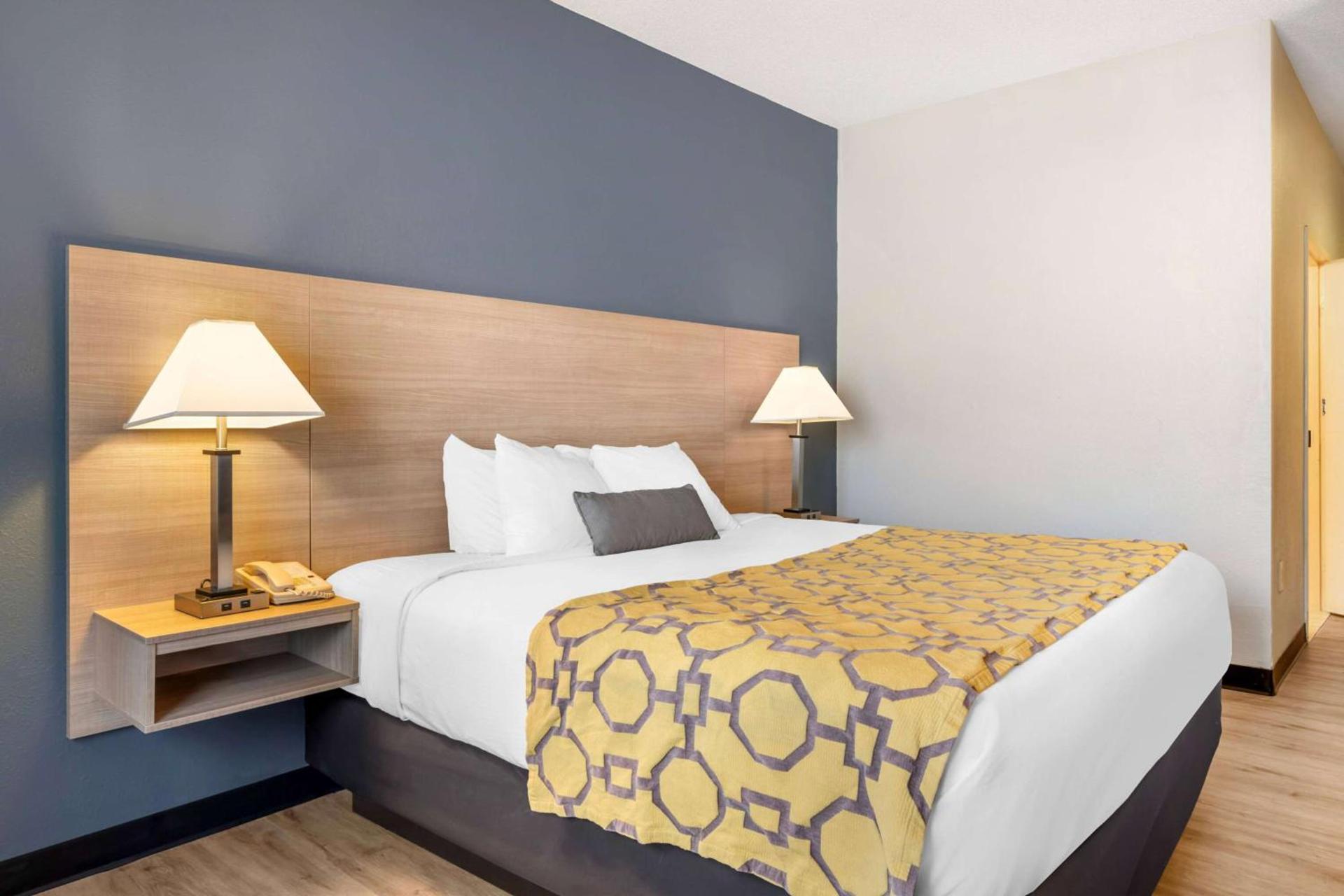 Baymont by Wyndham Kennesaw photo 14