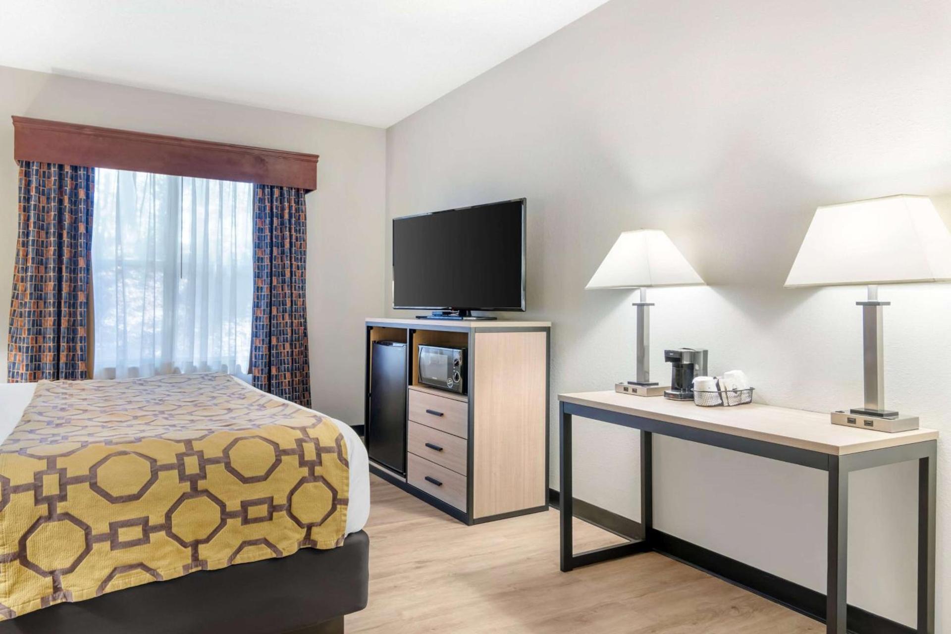 Baymont by Wyndham Kennesaw photo 18