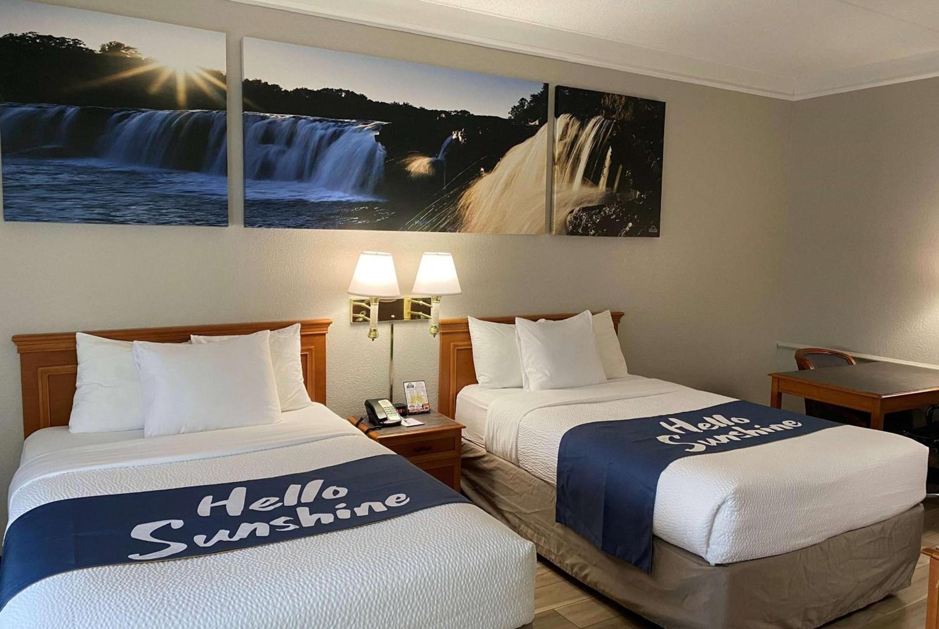 Days Inn & Suites by Wyndham Arlington Heights photo 18