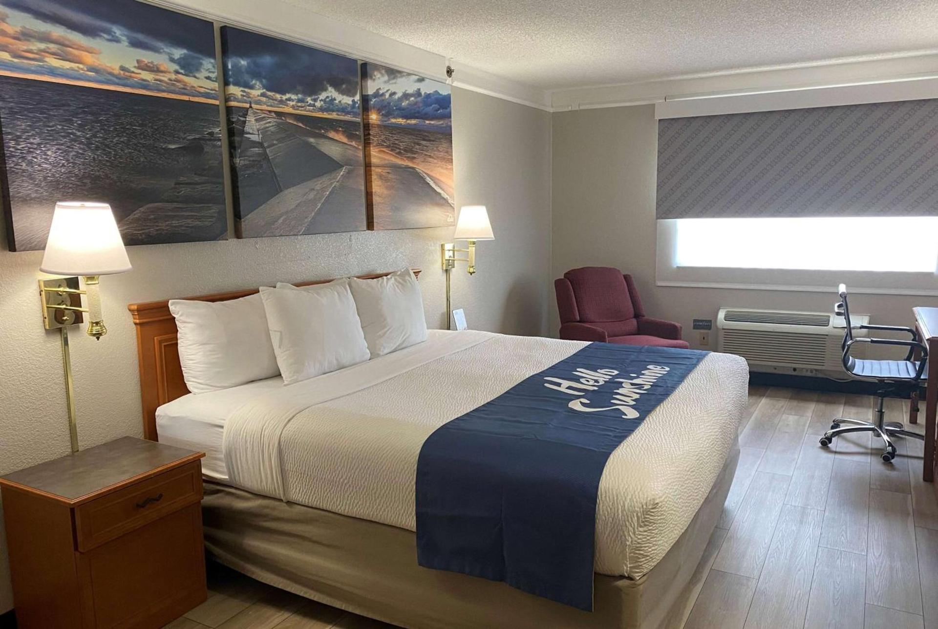 Days Inn & Suites by Wyndham Arlington Heights photo 3