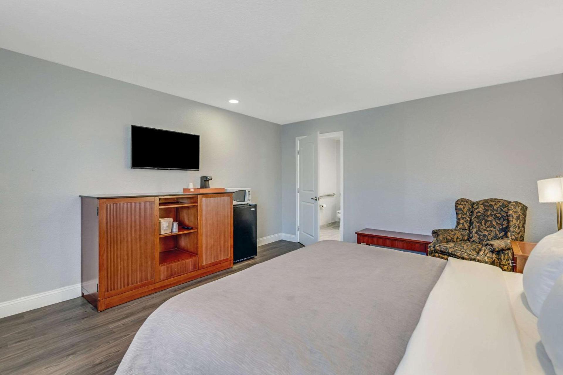 Quality Inn Santa Cruz Downtown Area photo 11
