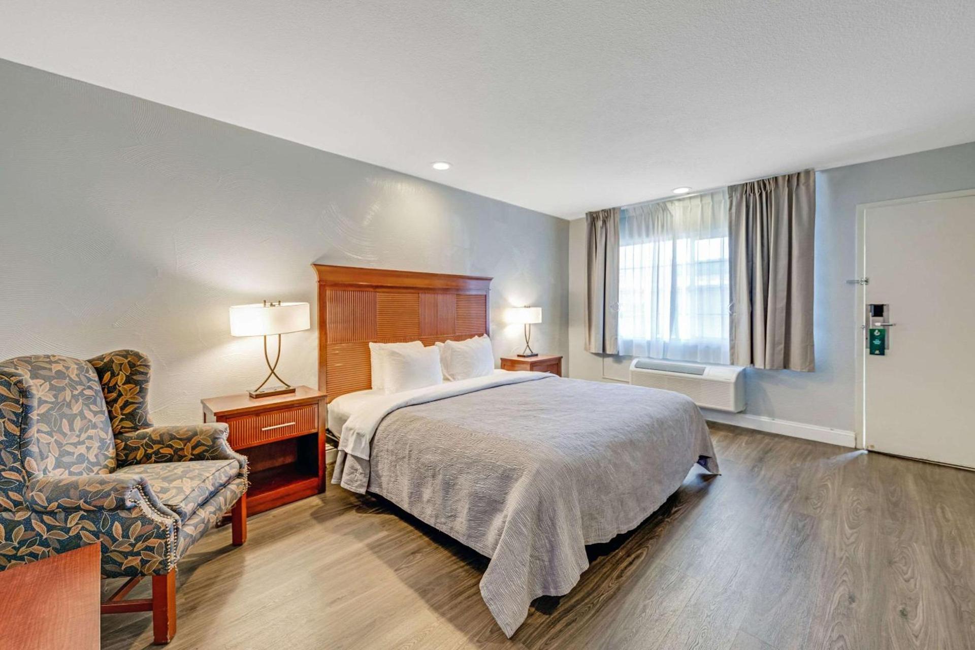 Quality Inn Santa Cruz Downtown Area photo 12