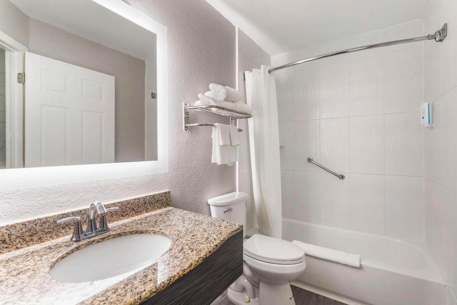 Quality Inn Gainesville near University photo 16