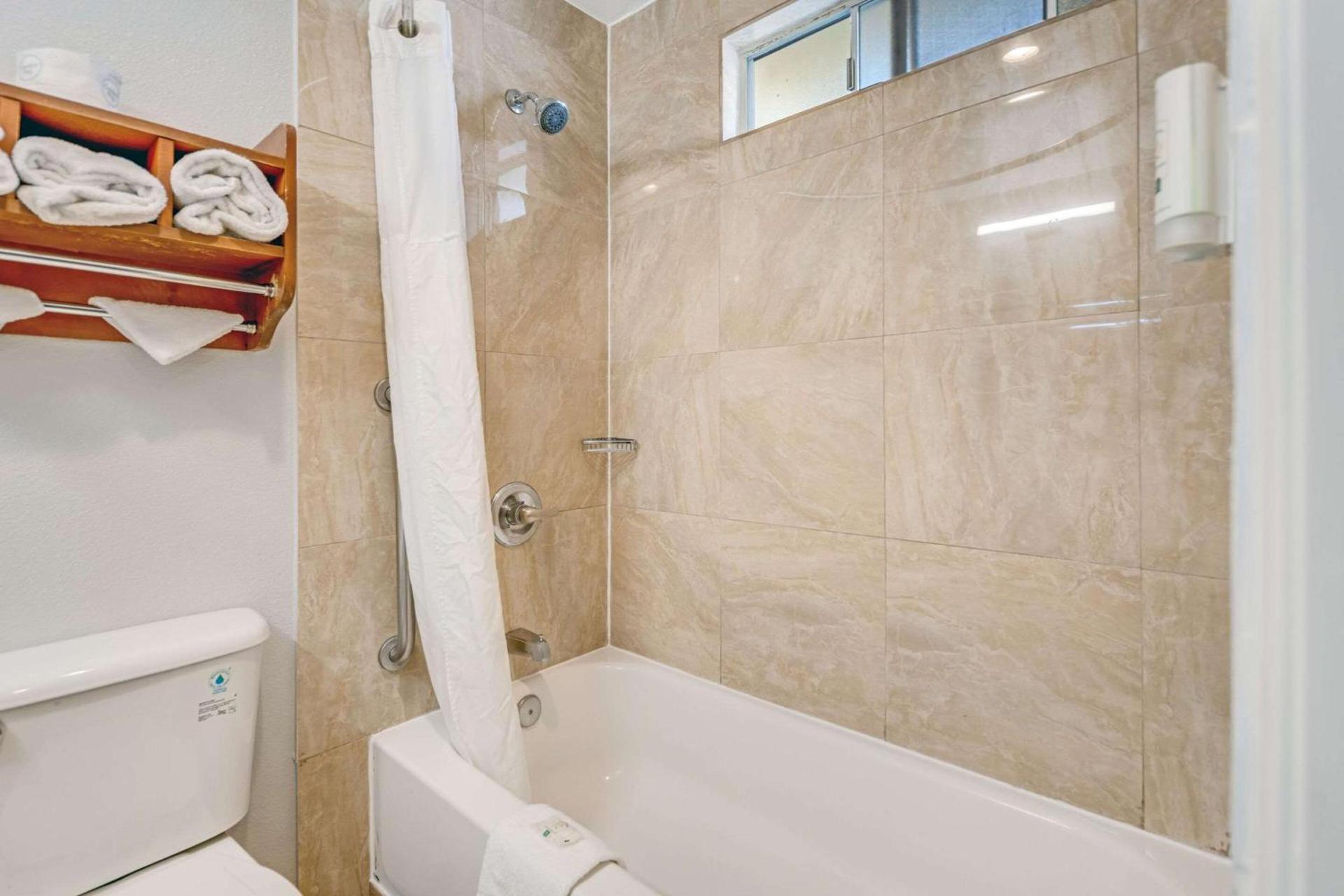 Quality Inn Santa Cruz Downtown Area photo 34
