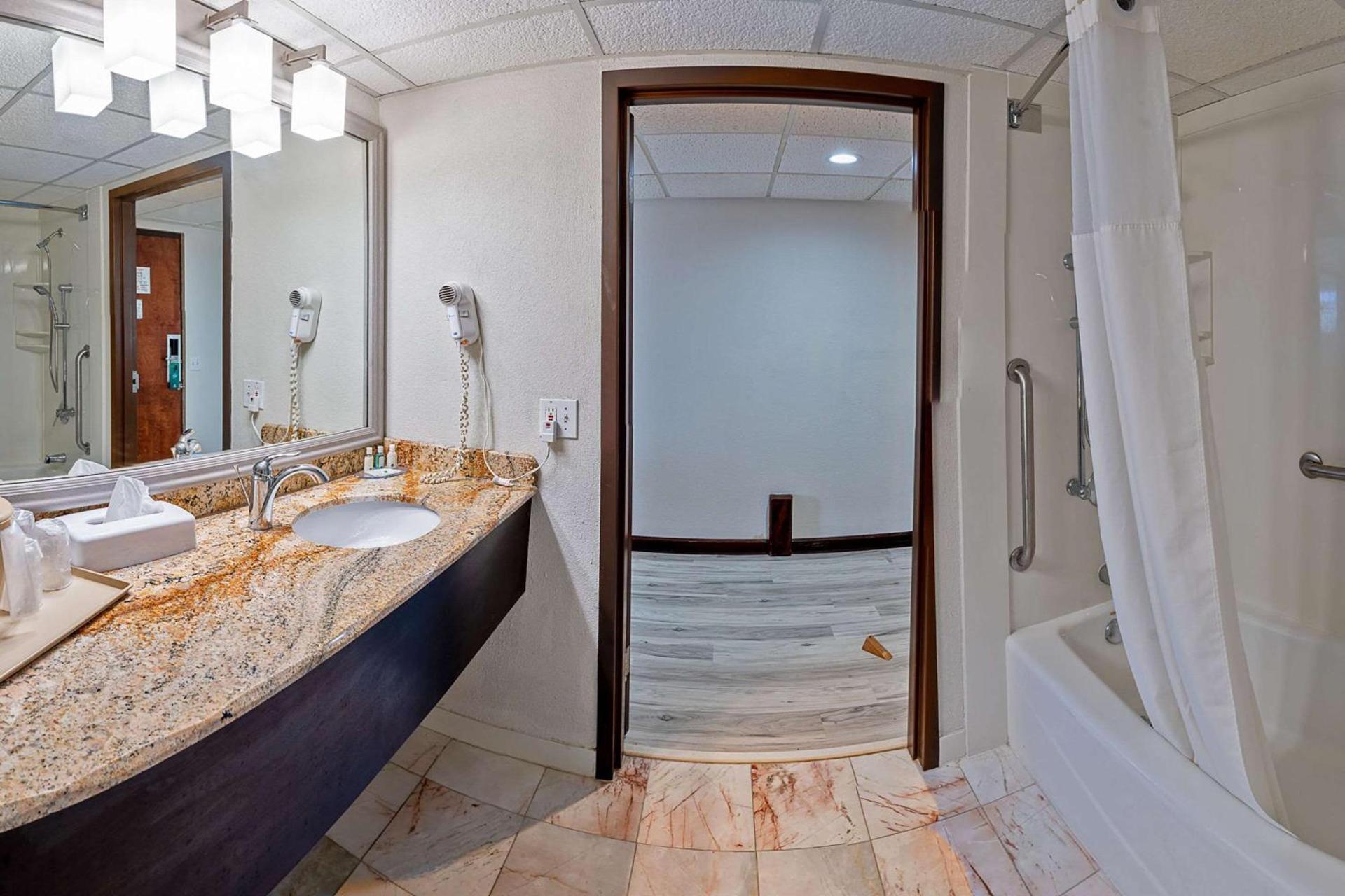 Quality Inn Milan-Sandusky photo 8