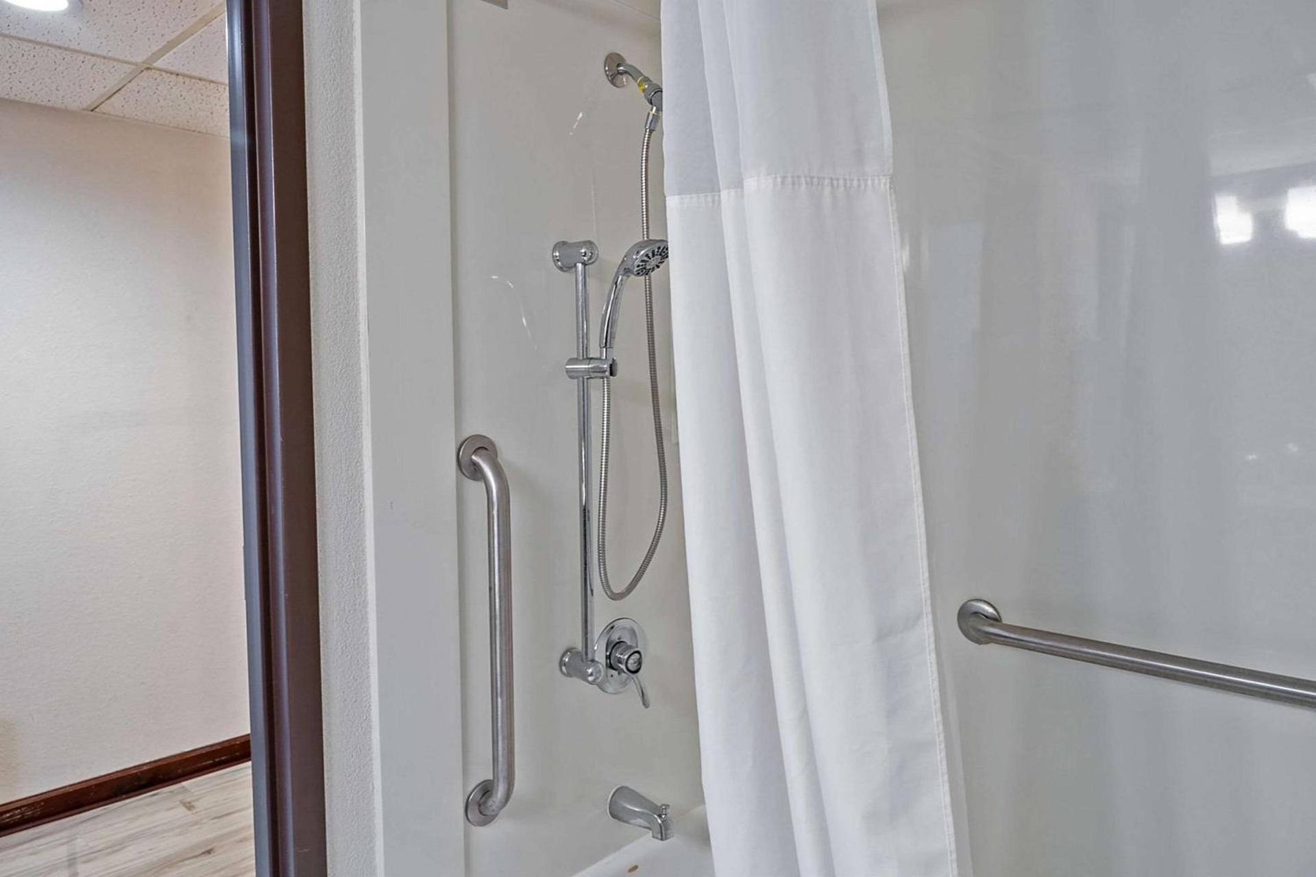Quality Inn Milan-Sandusky photo 9