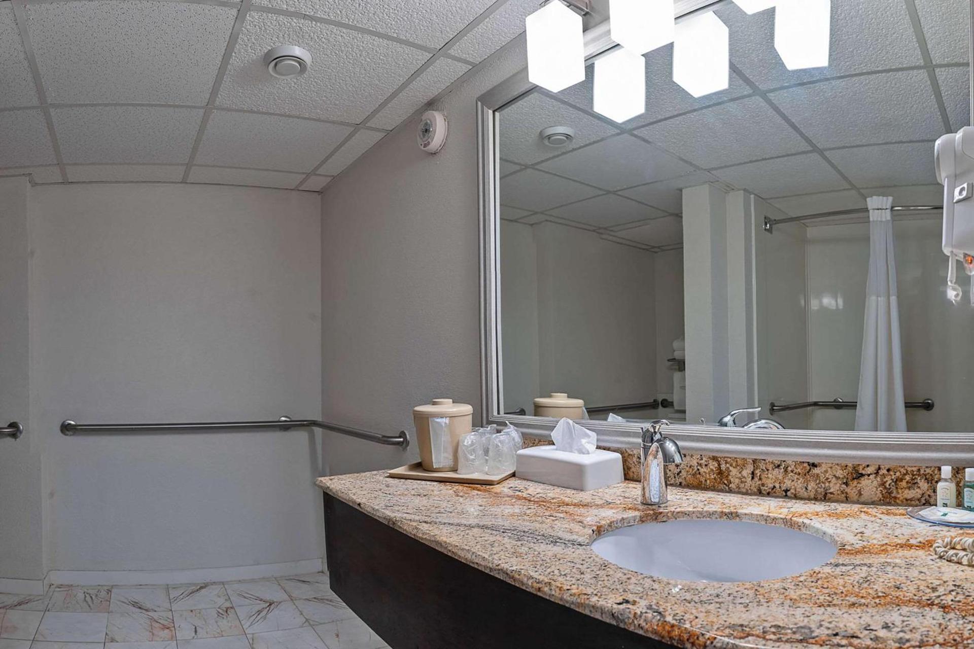 Quality Inn Milan-Sandusky photo 34