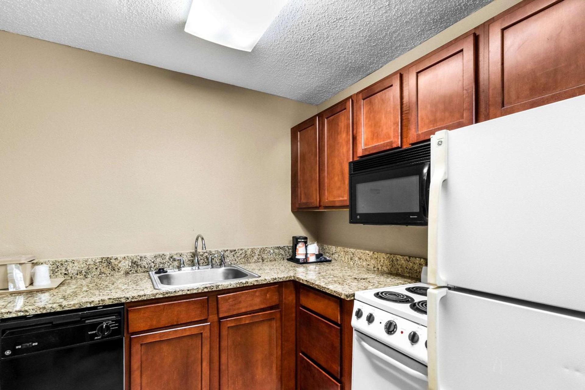 Comfort Inn Evansville East photo 32