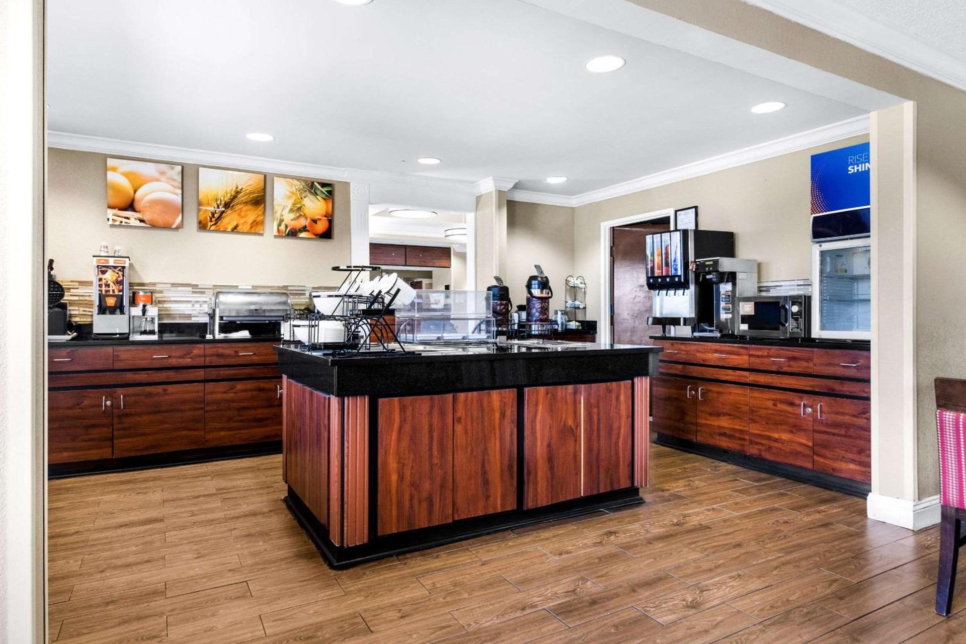 Comfort Inn Evansville East photo 36