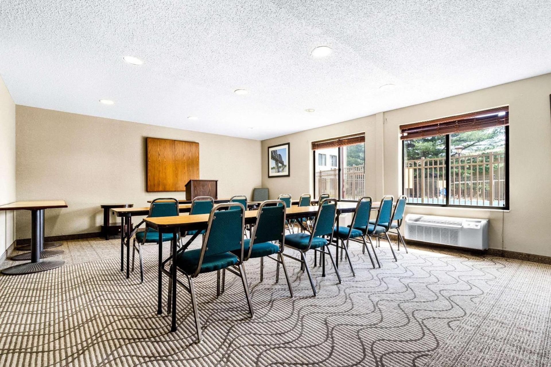 Comfort Inn Evansville East photo 38