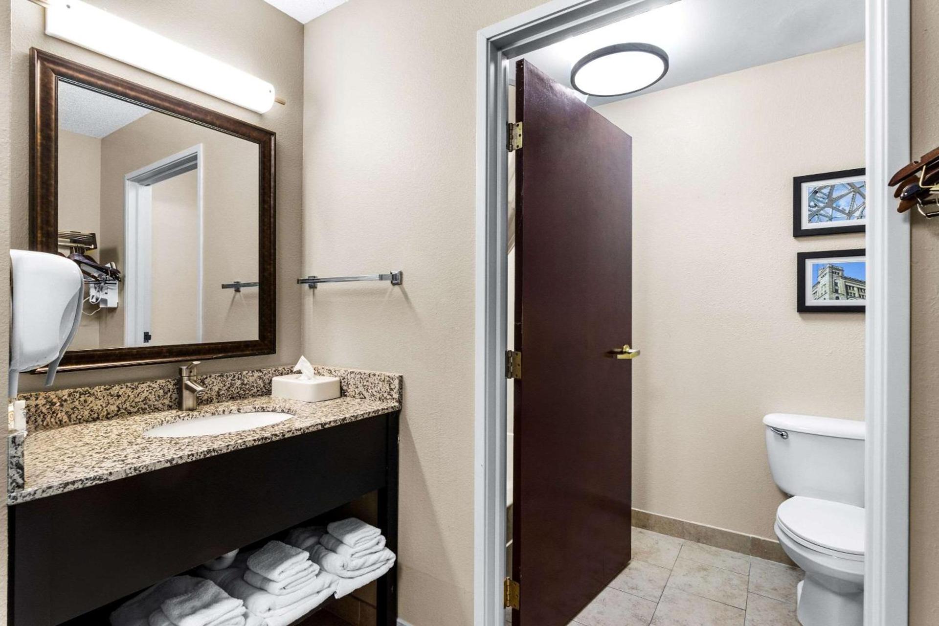 Comfort Inn Evansville East photo 43