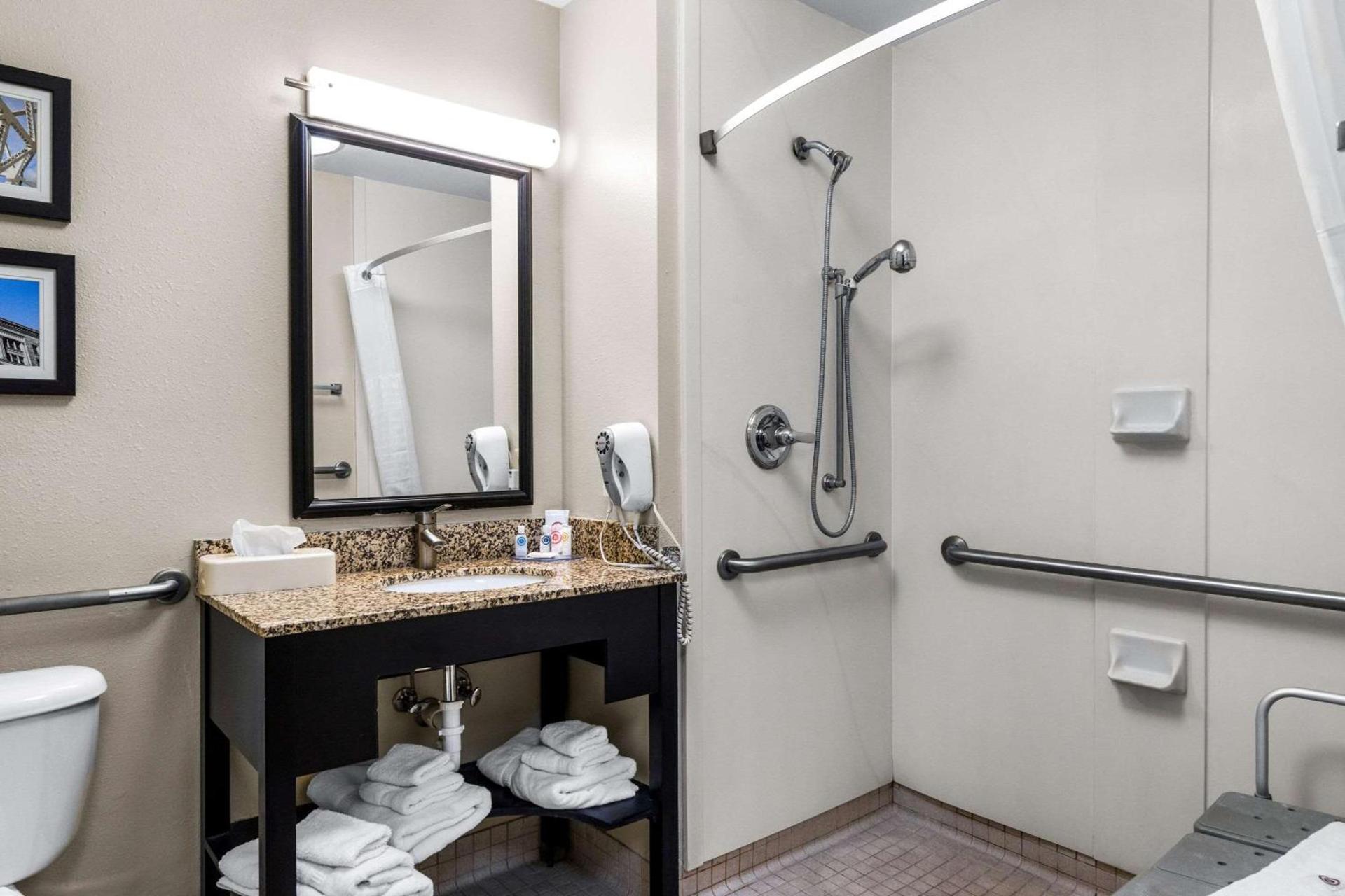 Comfort Inn Evansville East photo 45