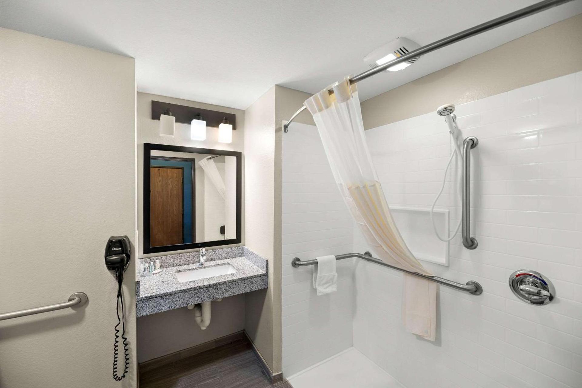 Quality Inn & Suites Big Spring photo 20