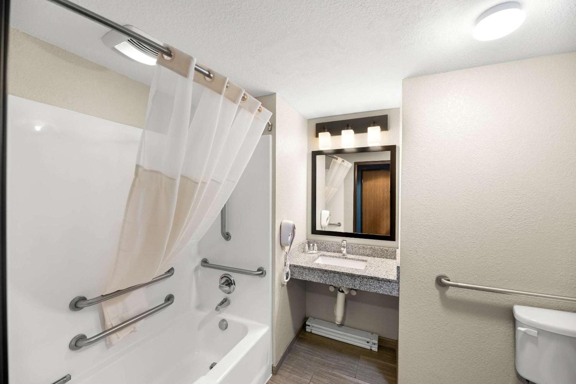 Quality Inn & Suites Big Spring photo 30