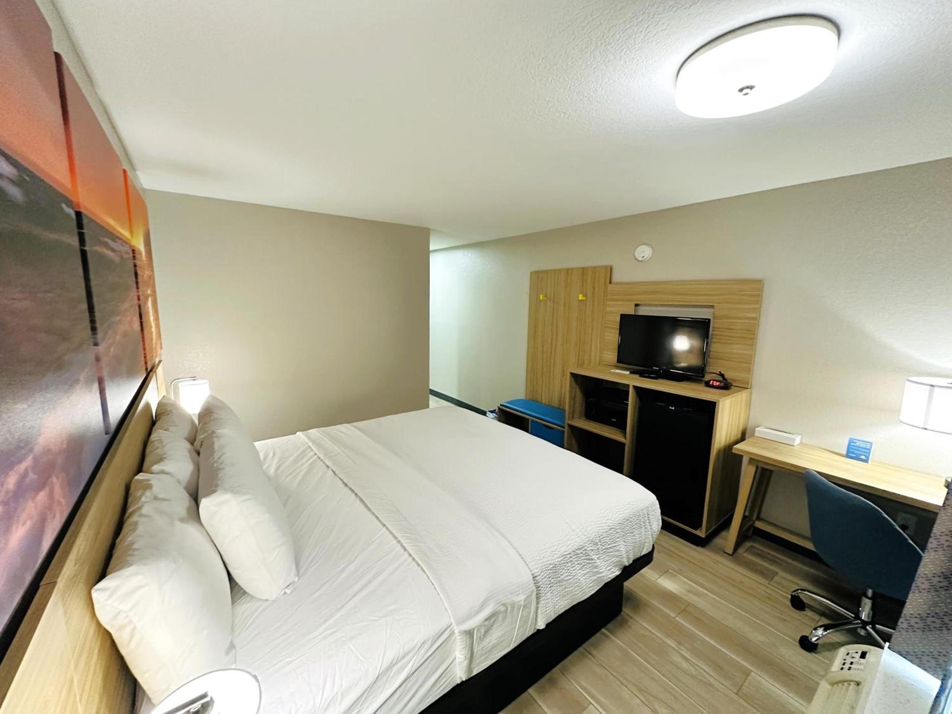 Days Inn by Wyndham Holland photo 24
