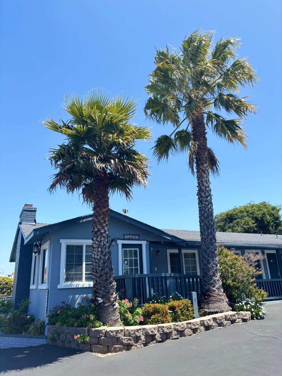 The Monterey Fireplace Inn photo 13