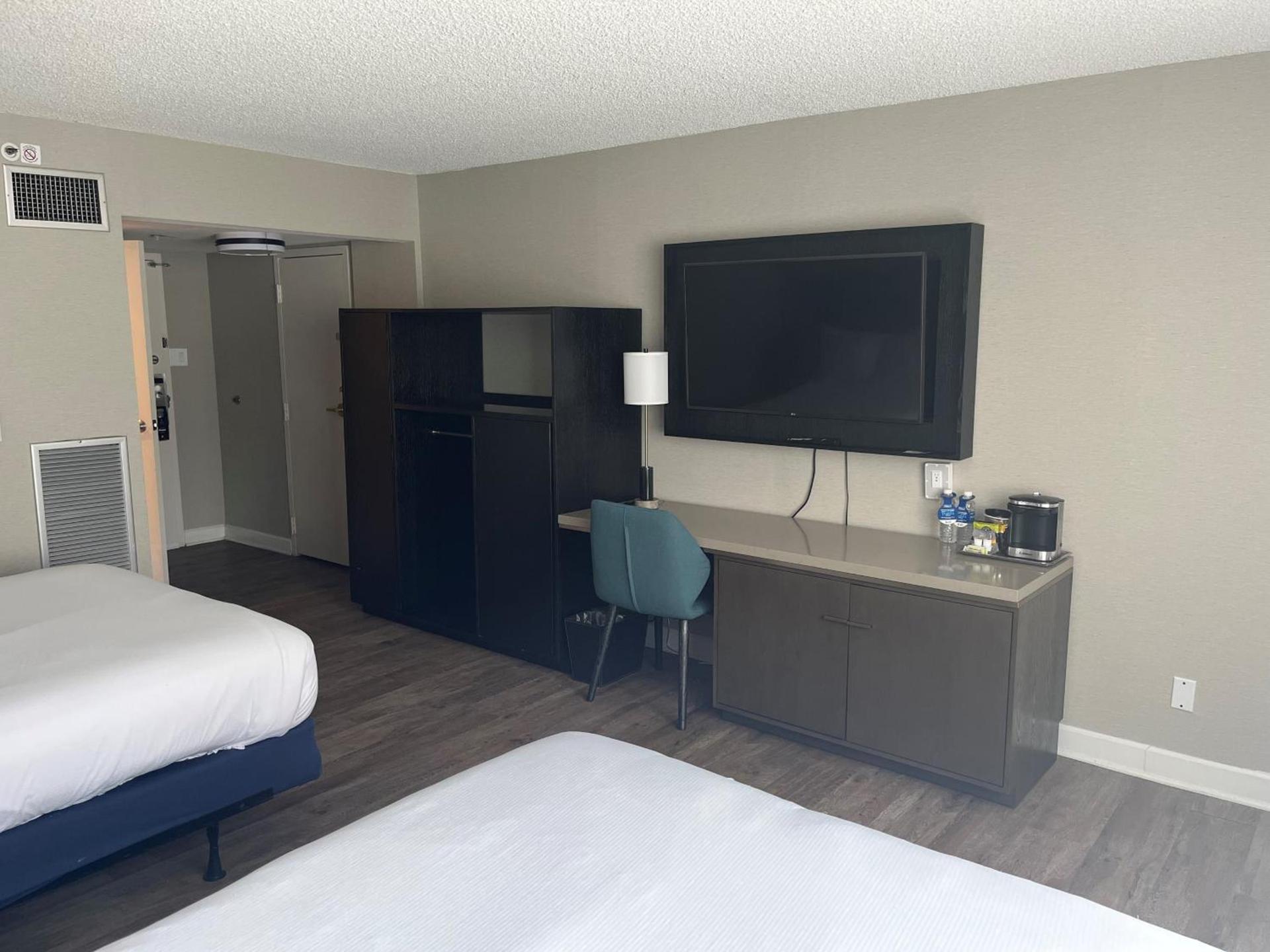 DoubleTree By Hilton Baltimore North Pikesville photo 61