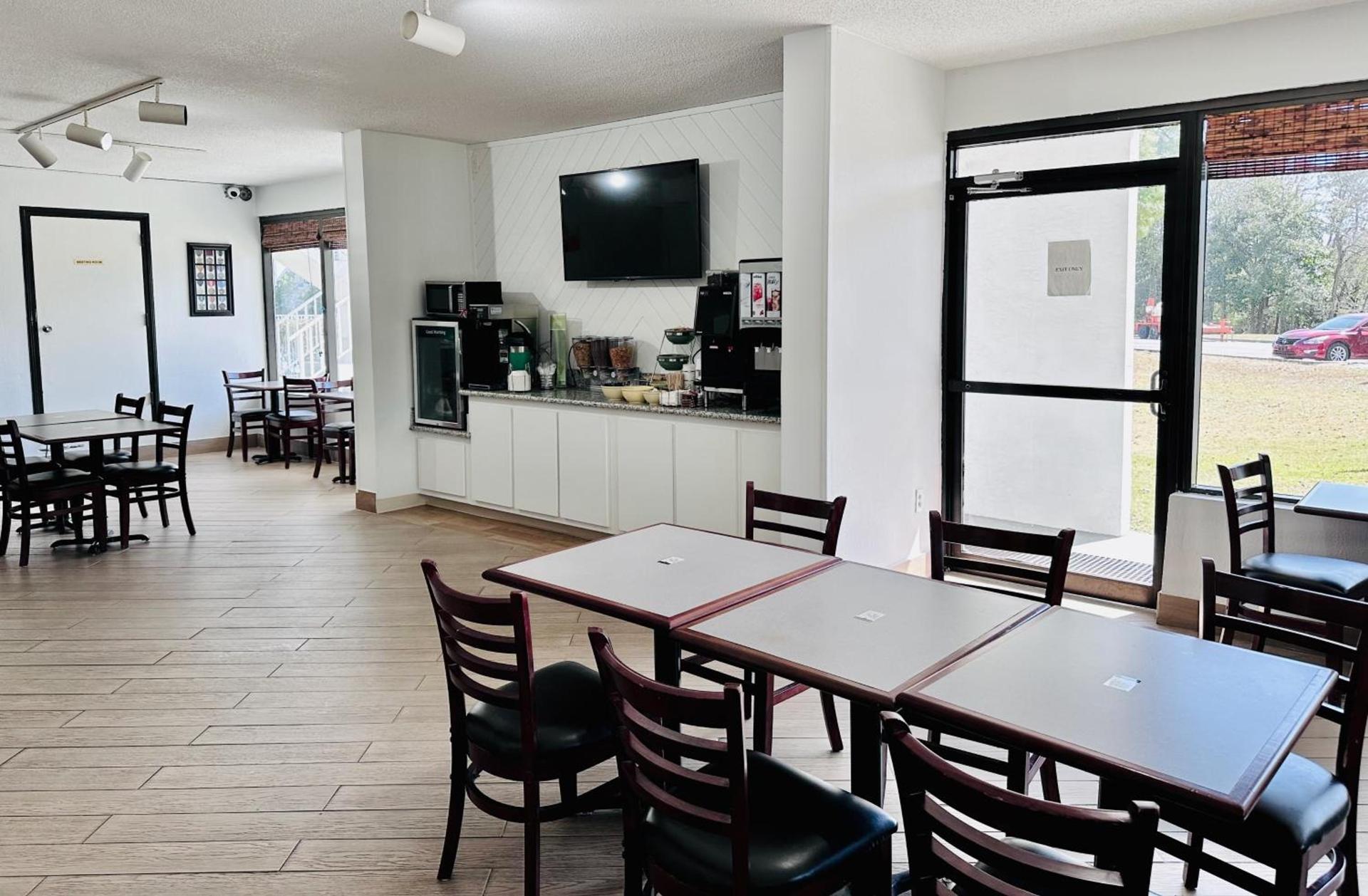 Days Inn by Wyndham Eglin AFB photo 29
