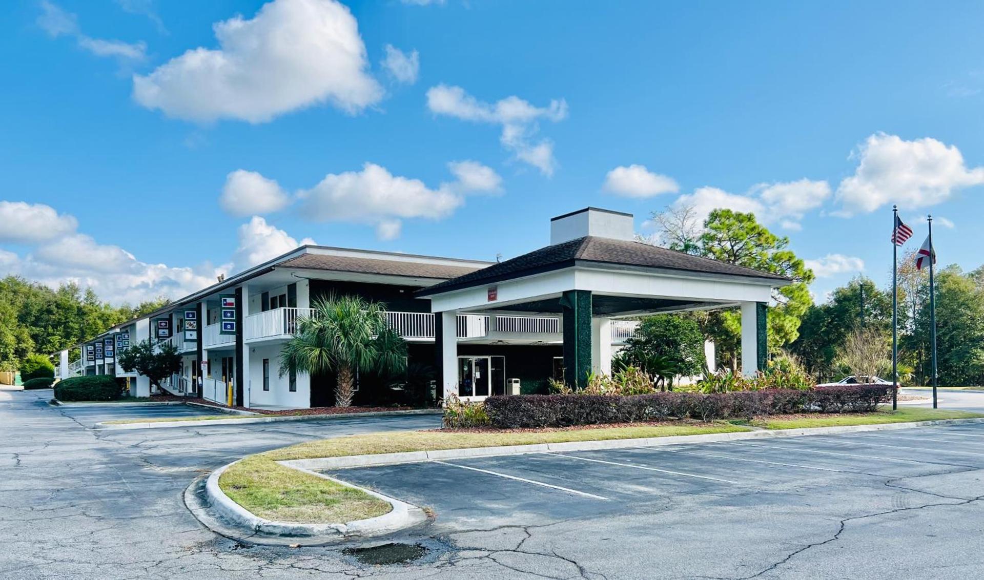 Days Inn by Wyndham Eglin AFB photo 19