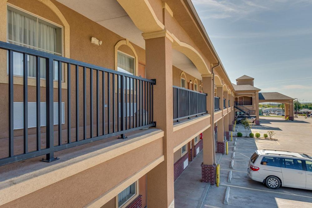 Executive Inn & Suites Cushing photo 54