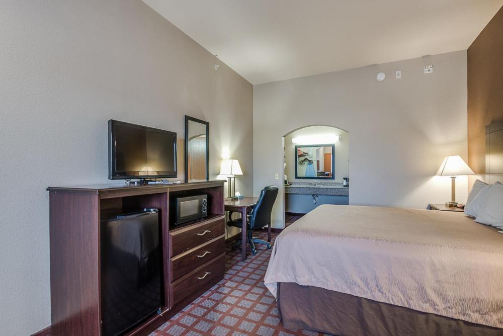 Executive Inn & Suites Cushing photo 51