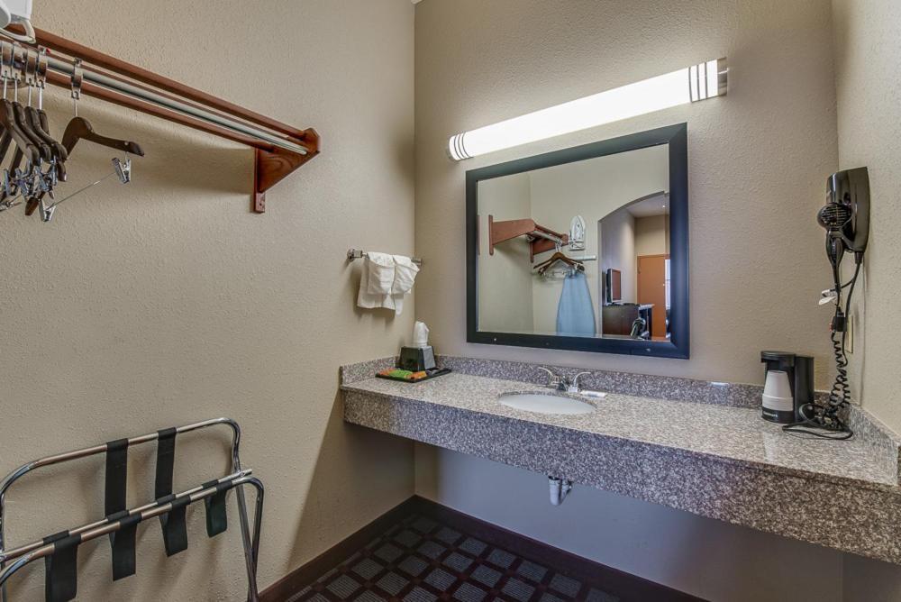 Executive Inn & Suites Cushing photo 49