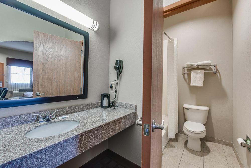 Executive Inn & Suites Cushing photo 47