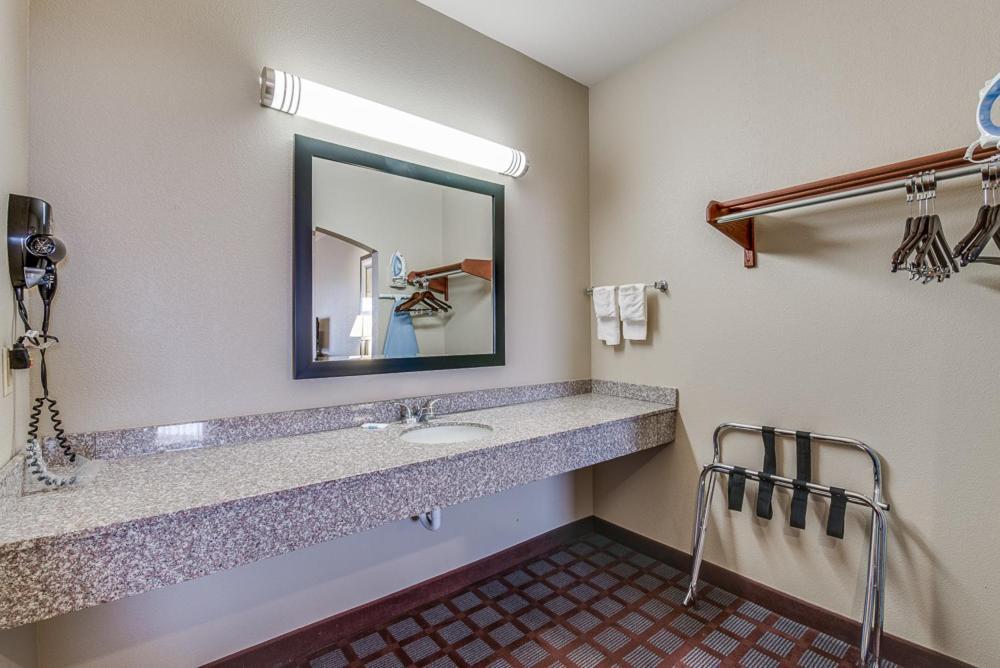 Executive Inn & Suites Cushing photo 23
