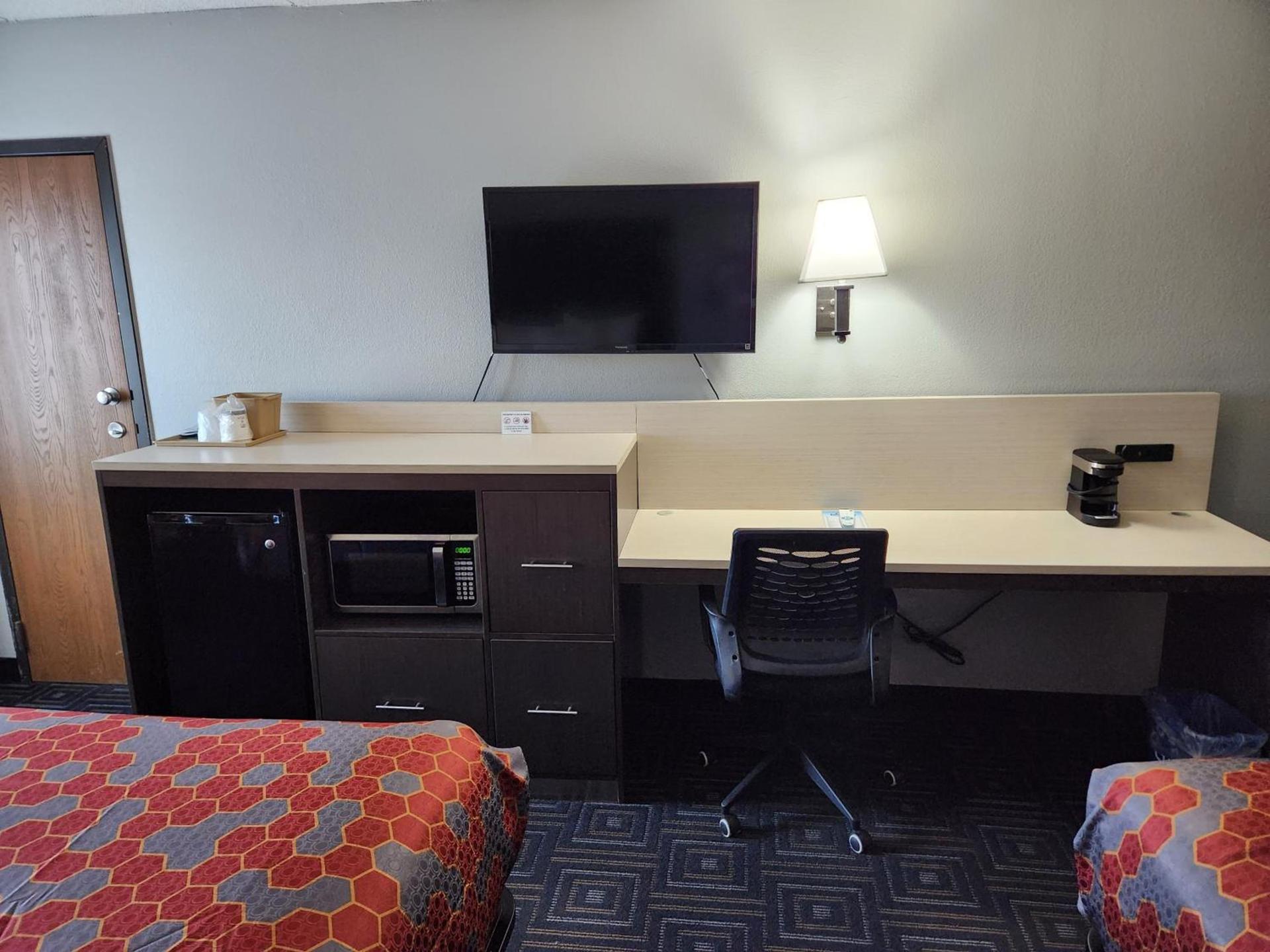Twin Cities Inn, Mounds View photo 11