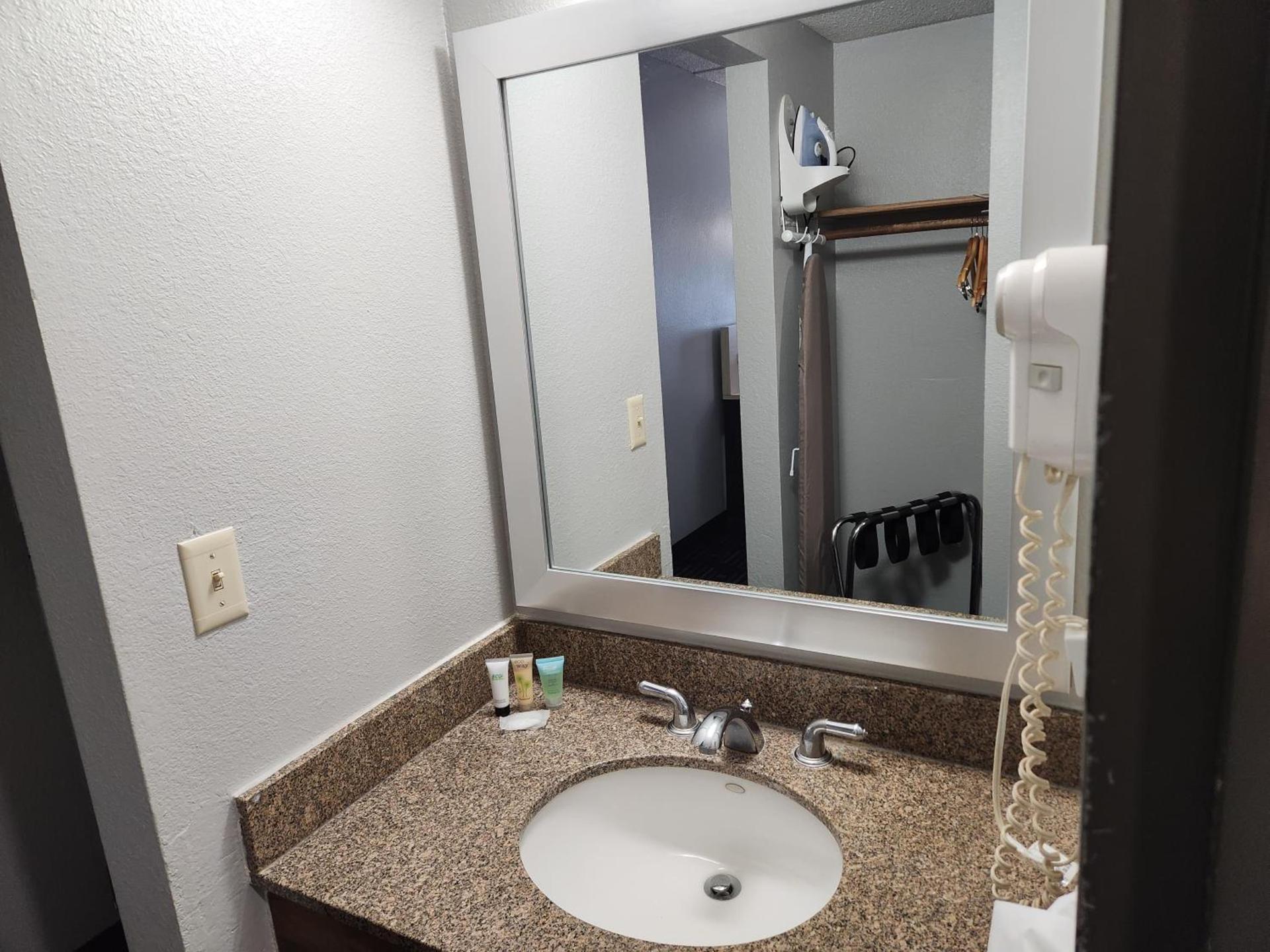 Twin Cities Inn, Mounds View photo 20