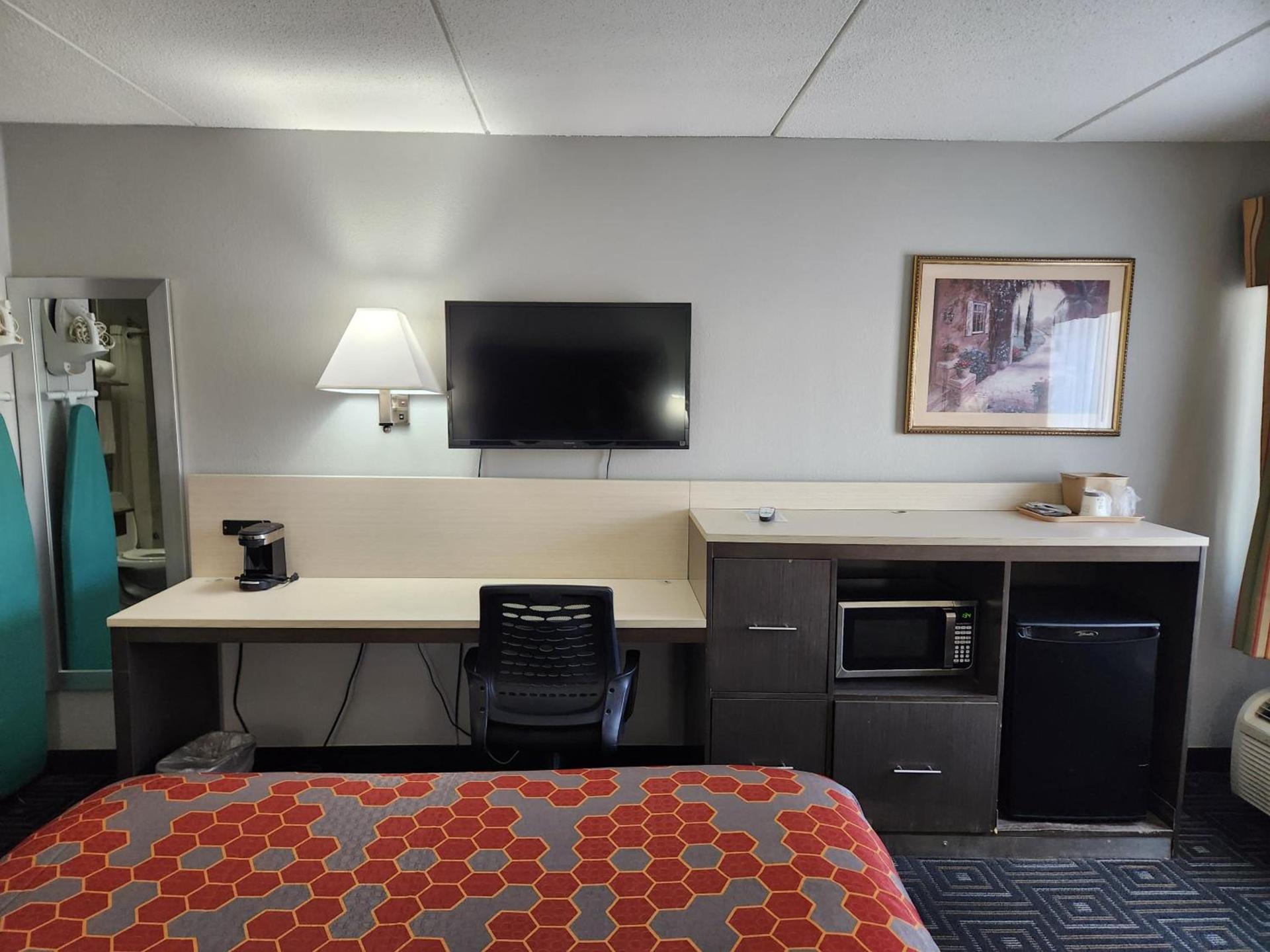Twin Cities Inn, Mounds View photo 17