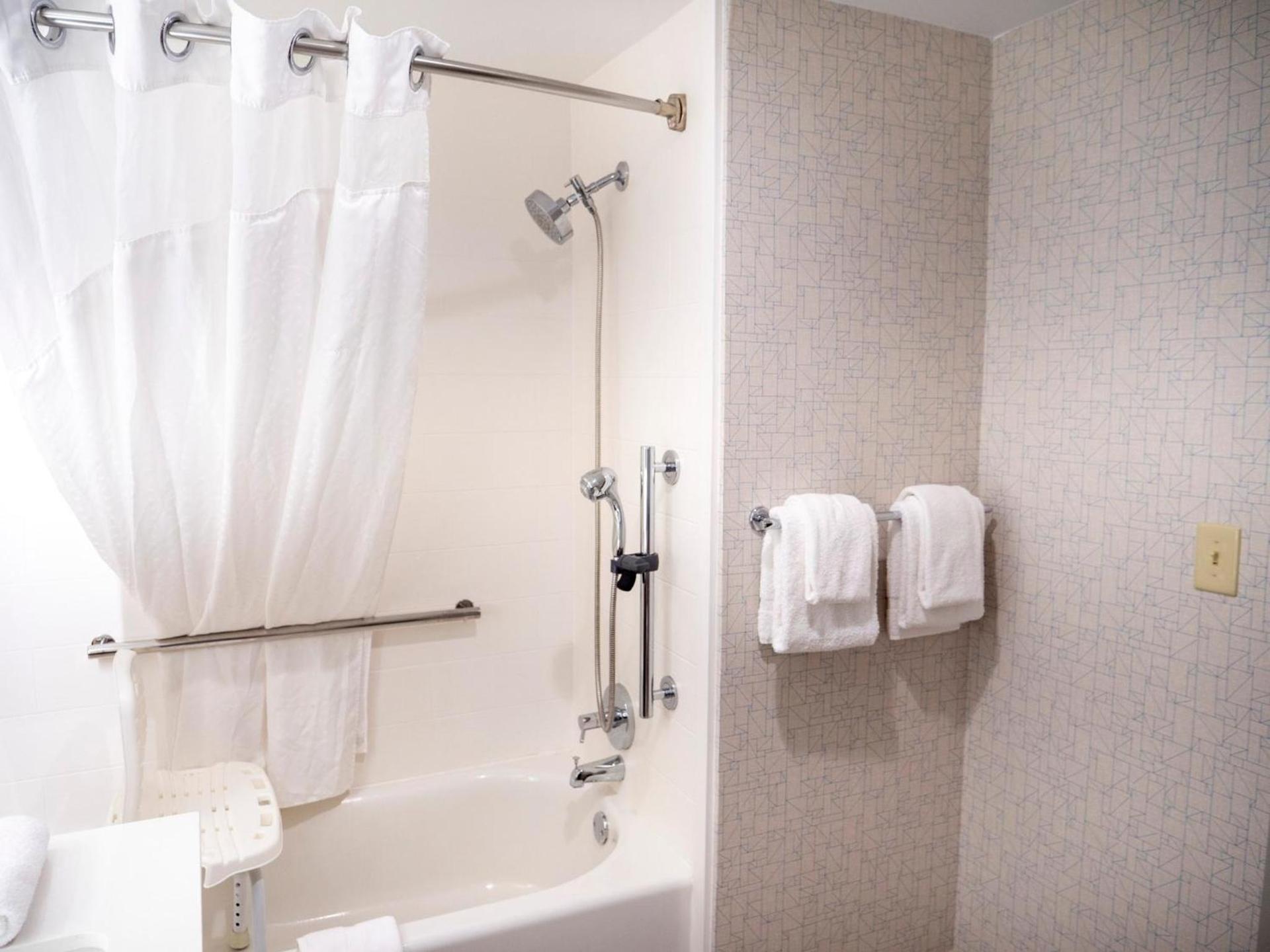 Holiday Inn Express & Suites Greenville Airport i85 by IHG photo 92