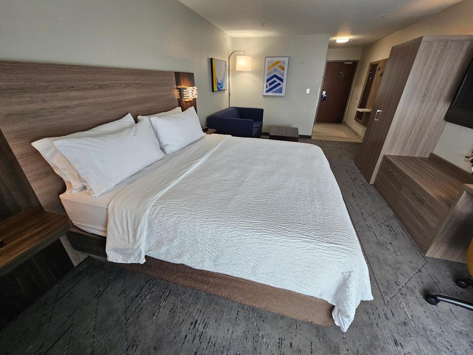 Holiday Inn Express Hotel & Suites Cincinnati-Blue Ash by IHG photo 51